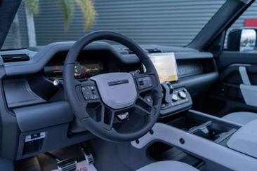 Land Rover Defender 110 Octa Black AWD Aut. 4.4 V8 MHEV — photo 16