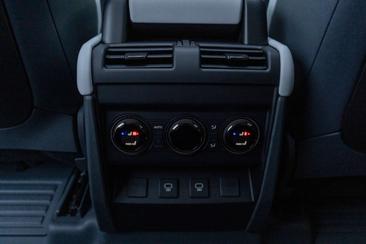 Land Rover Defender 110 Octa Black AWD Aut. 4.4 V8 MHEV — photo 20