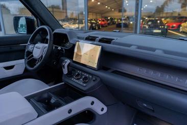 Land Rover Defender 110 Octa Black AWD Aut. 4.4 V8 MHEV — photo 23