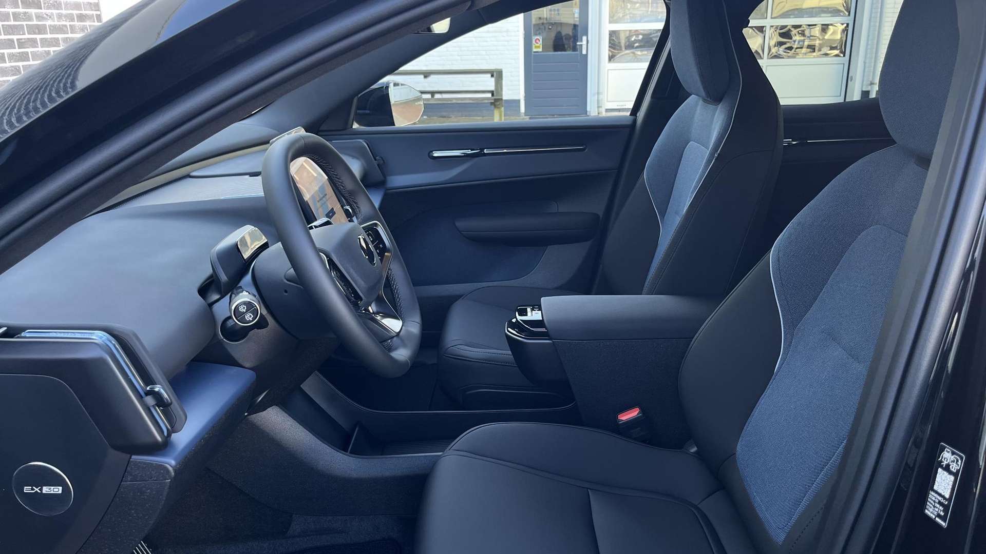 Volvo EX30 Single Motor Extended Range Ultra Black Edition - 2026 - Joinsteer - #3