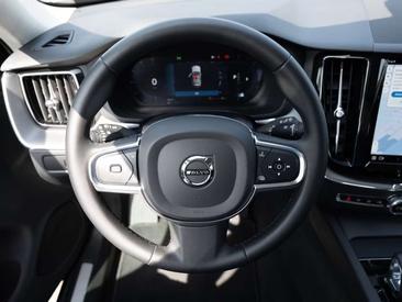 Volvo XC60 B4 Core — photo 3