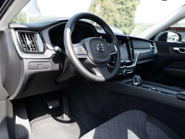 Volvo XC60 B4 Core — photo 4