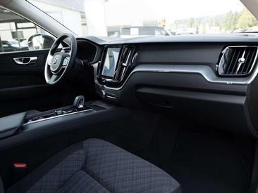 Volvo XC60 B4 Core — photo 5