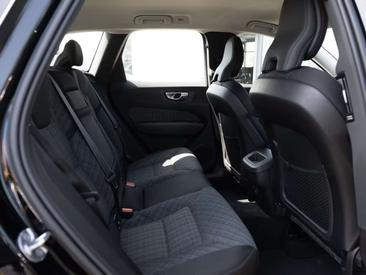 Volvo XC60 B4 Core — photo 6