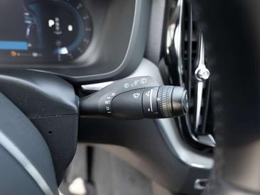 Volvo XC60 B4 Core — photo 13