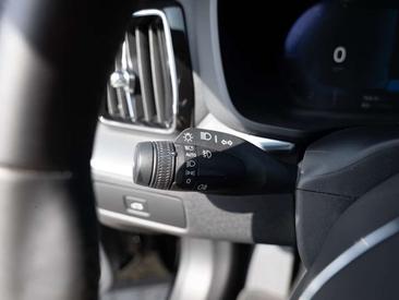 Volvo XC60 B4 Core — photo 14