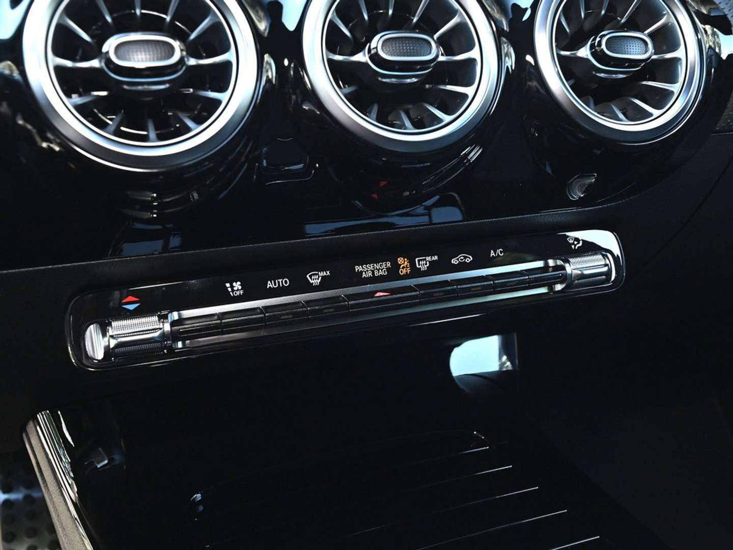 Mercedes CLA Shooting Break 200 Night Edition - 2025 - Joinsteer - #11