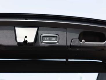 Volvo XC60 B4 Core — photo 17