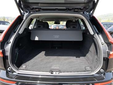 Volvo XC60 B4 Core — photo 18
