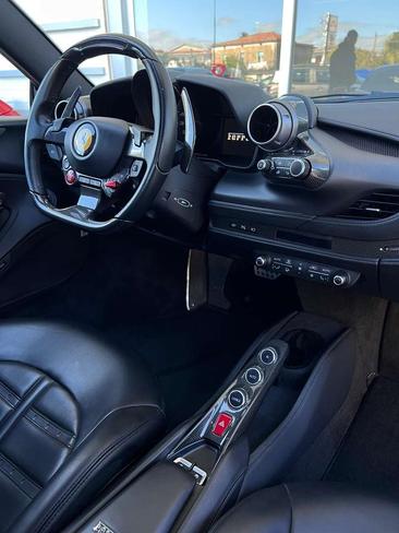 Ferrari F8 Tributo — photo 11