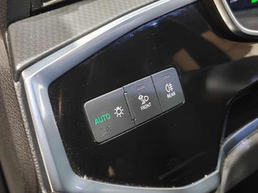 Audi Q3 35 TFSI — photo 28