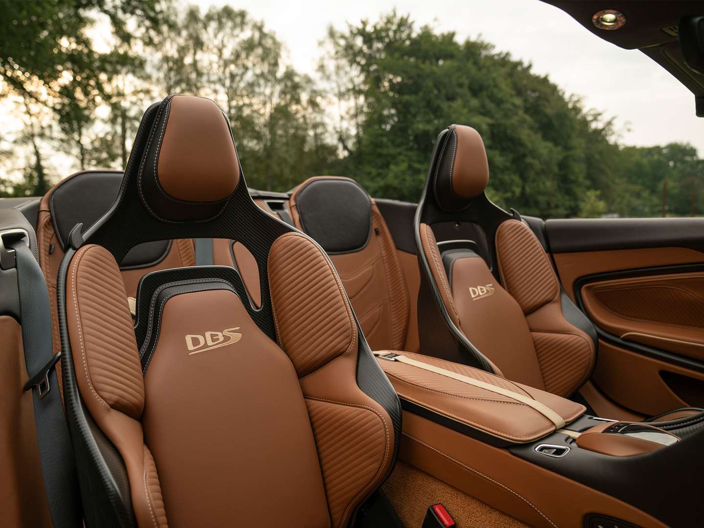 Aston Martin DBS Volante 770 Ultimate Carbon Pack - 2024 - Joinsteer - #9