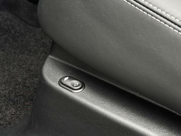 Land Rover Range Rover Velar 3.0d R-Dynamic HSE PANO — photo 24