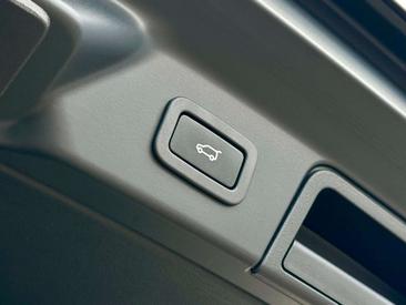 Land Rover Range Rover Velar 3.0d R-Dynamic HSE PANO — photo 29