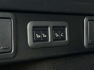Land Rover Range Rover Velar 3.0d R-Dynamic HSE PANO — photo 30