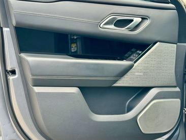 Land Rover Range Rover Velar 3.0d R-Dynamic HSE PANO — photo 32