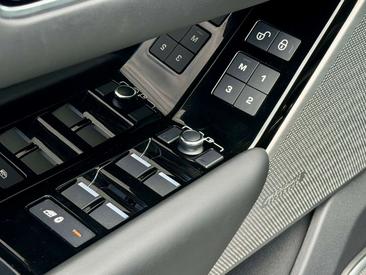 Land Rover Range Rover Velar 3.0d R-Dynamic HSE PANO — photo 33