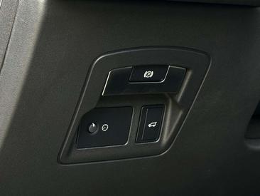 Land Rover Range Rover Velar 3.0d R-Dynamic HSE PANO — photo 37