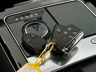 Land Rover Range Rover Velar 3.0d R-Dynamic HSE PANO — photo 39