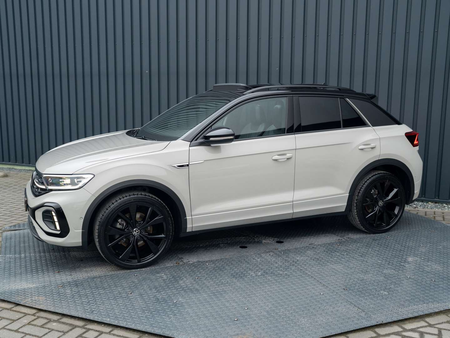 Volkswagen T-Roc R-Line - 2025 - Joinsteer - #1