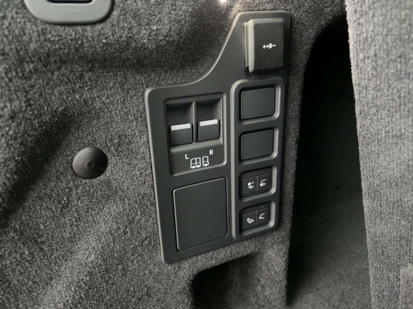 Land Rover Discovery Dynamic SE Luft 360 D250 - 2025 - Joinsteer - #18