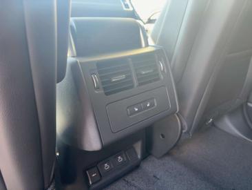 Land Rover Discovery D350 Dynamic SE 7 Seats — photo 14