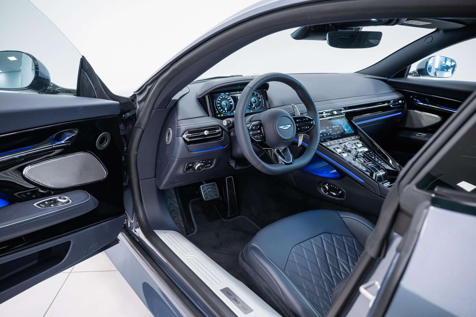 Aston Martin DB12 Coupé - 2026 - Joinsteer - #4