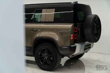 Land Rover Defender 110 P400e S — photo 9