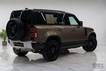Land Rover Defender 110 P400e S — photo 17