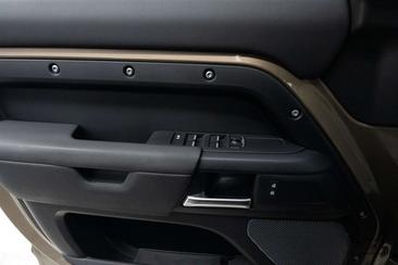 Land Rover Defender 110 P400e S — photo 30