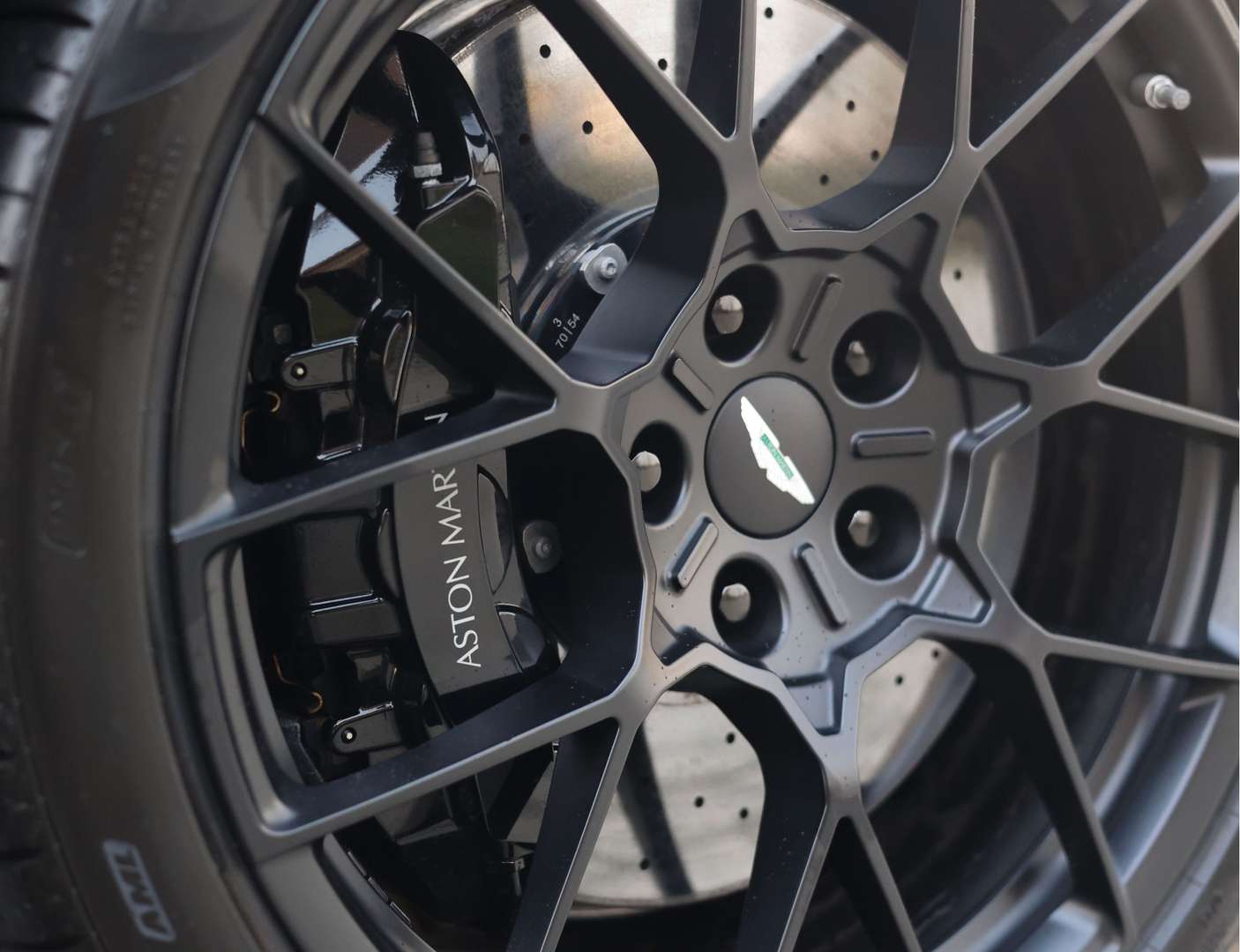 Aston Martin Vanquish Coupé 5.2 V12 Q Epsilon Black - 2024 - Joinsteer - #14