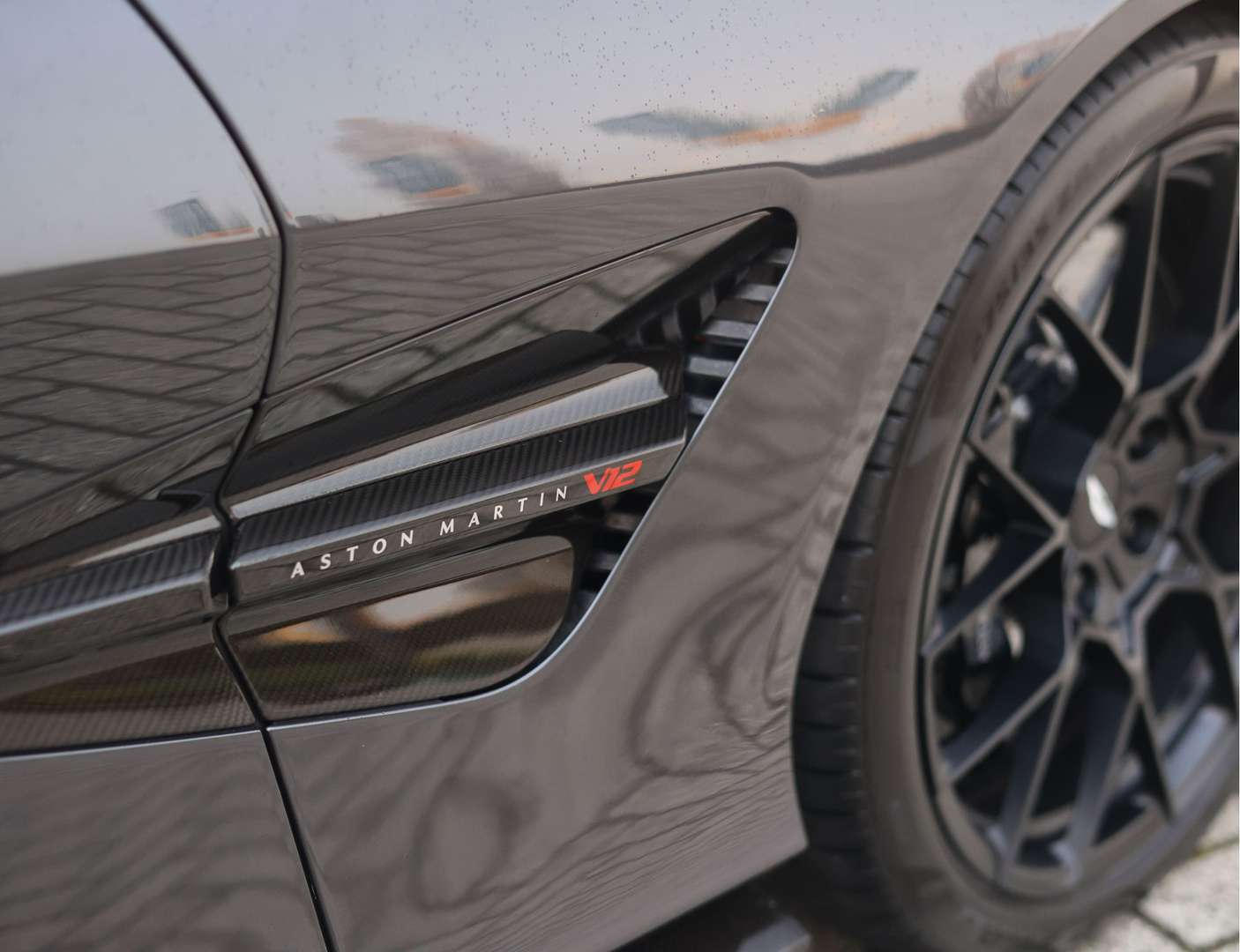 Aston Martin Vanquish Coupé 5.2 V12 Q Epsilon Black - 2024 - Joinsteer - #15