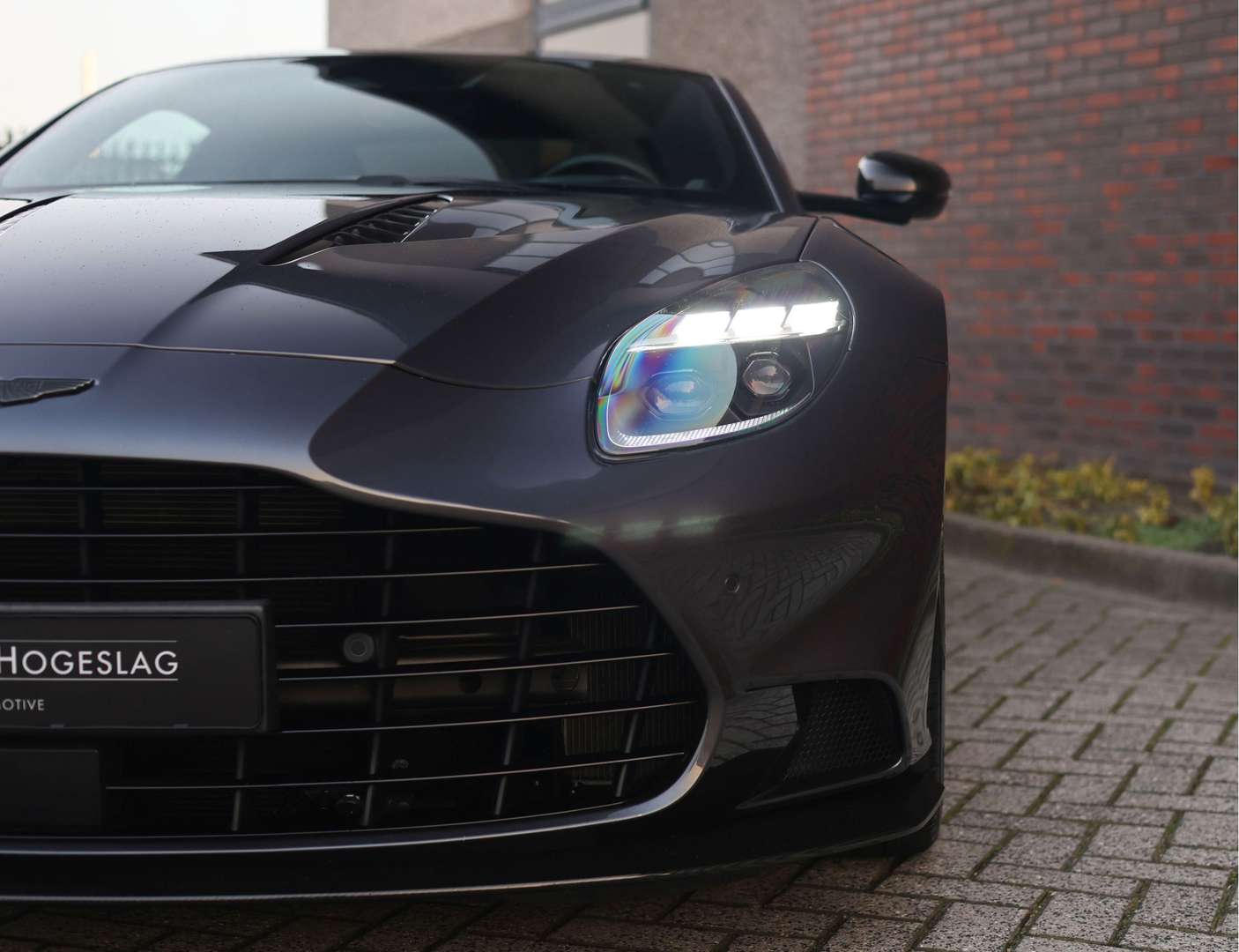 Aston Martin Vanquish Coupé 5.2 V12 Q Epsilon Black - 2024 - Joinsteer - #16