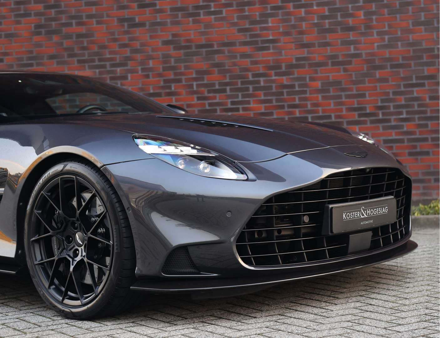 Aston Martin Vanquish Coupé 5.2 V12 Q Epsilon Black - 2024 - Joinsteer - #24