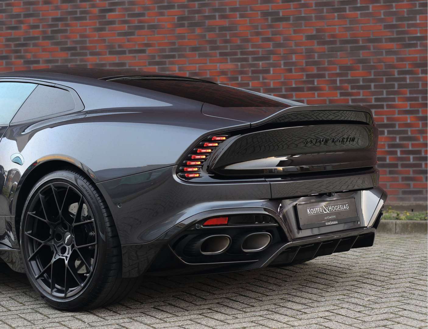 Aston Martin Vanquish Coupé 5.2 V12 Q Epsilon Black - 2024 - Joinsteer - #25