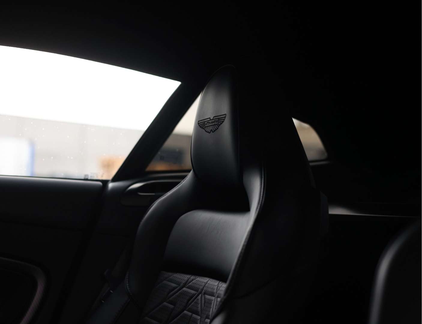 Aston Martin Vanquish Coupé 5.2 V12 Q Epsilon Black - 2024 - Joinsteer - #33