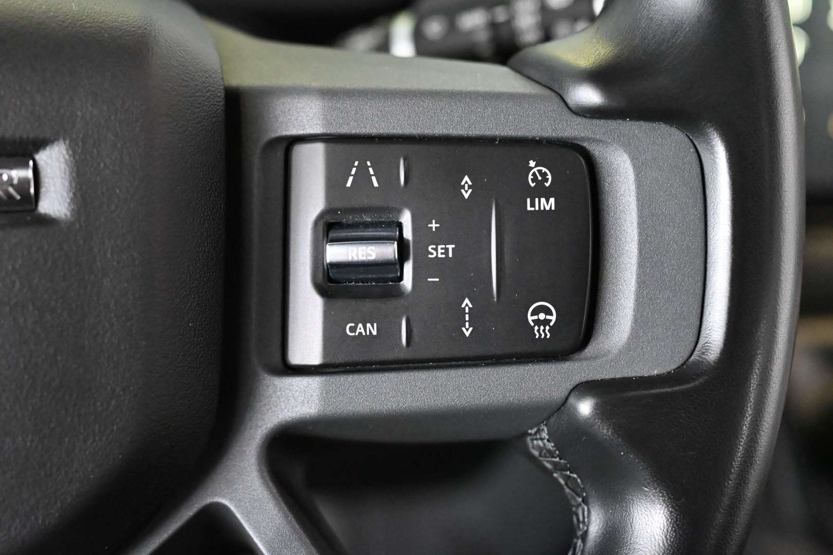 Land Rover Defender 130 X-Dynamic SE AHK Pano 8-Sitzer - 2023 - Joinsteer - #21