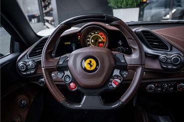 Ferrari 488 GTB — photo 11