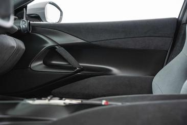 Ferrari 812 Competizione — photo 38