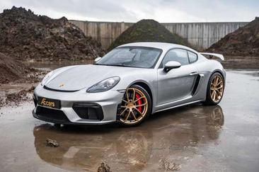 Porsche 718 Cayman GT4 — photo 2