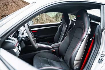 Porsche 718 Cayman GT4 — photo 5