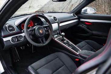 Porsche 718 Cayman GT4 — photo 7