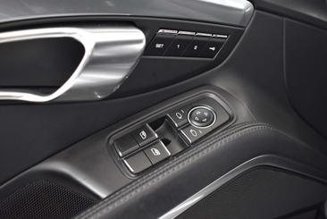 Porsche 718 Cayman S — photo 24