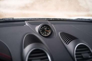Porsche 718 Cayman GT4 — photo 25