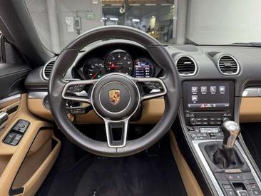 Porsche 718 Boxster — photo 11