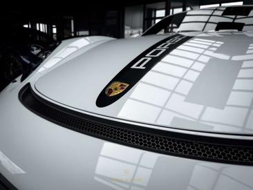 Porsche 718 Cayman GT4 — photo 7
