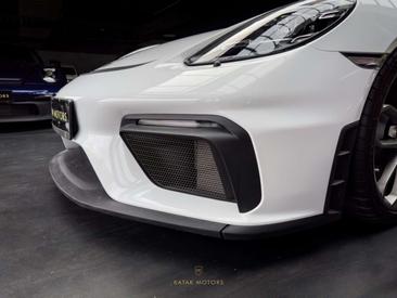 Porsche 718 Cayman GT4 — photo 9