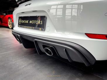 Porsche 718 Cayman GT4 — photo 13
