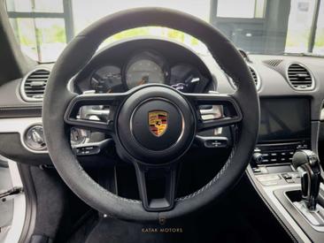 Porsche 718 Cayman GT4 — photo 24