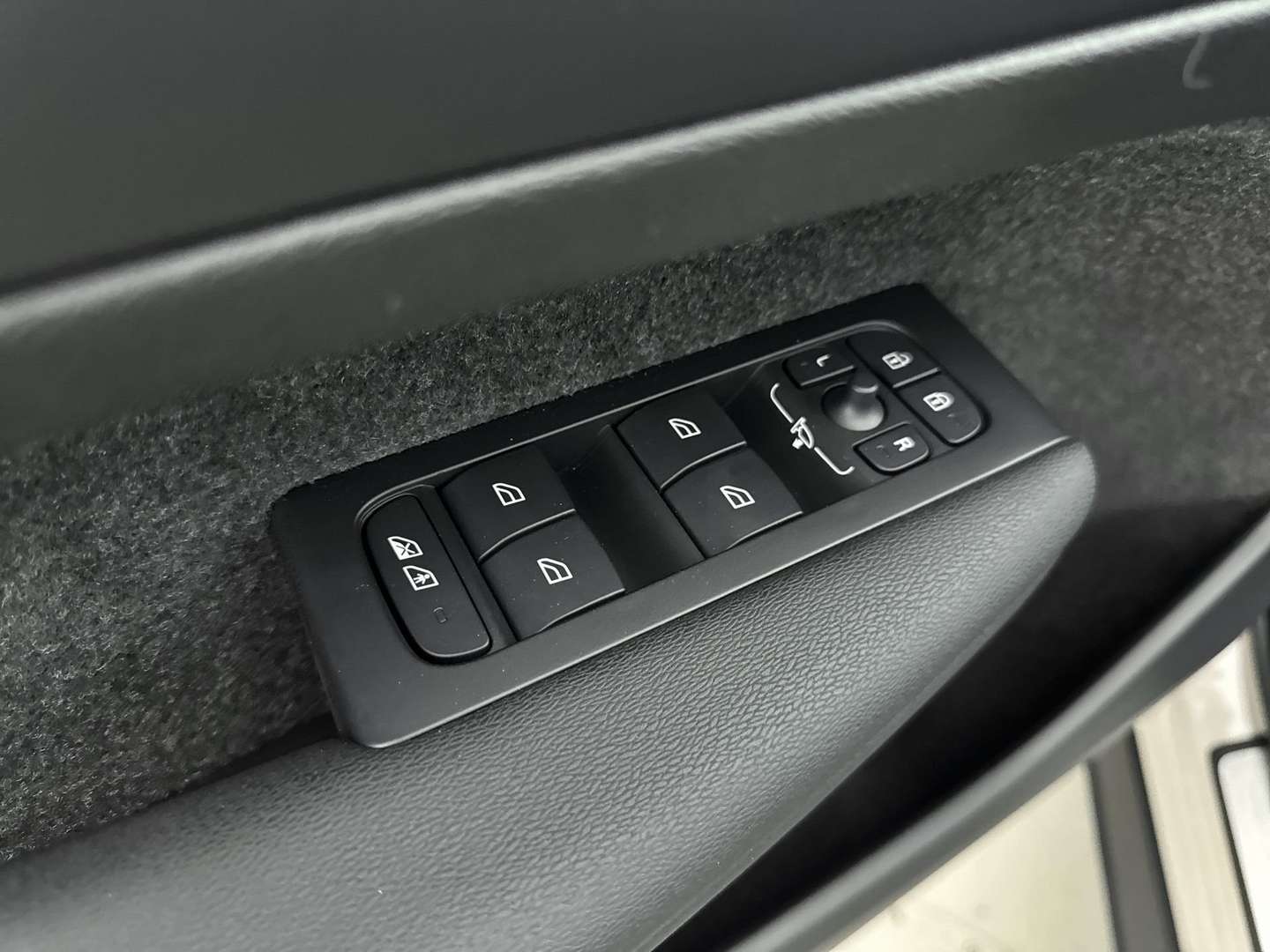 Volvo EX40 Extended Range Plus - 2025 - Joinsteer - #17